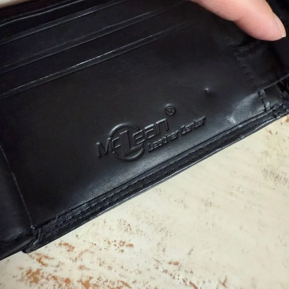 Black leather Men’s bifold wallet Mclean leather center *please read description